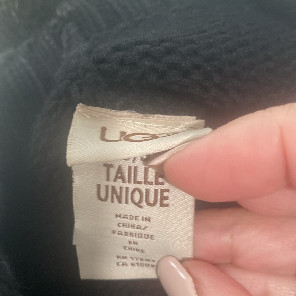 Wool UGG Beanie with Pom. NWOT - Picture 4 of 5